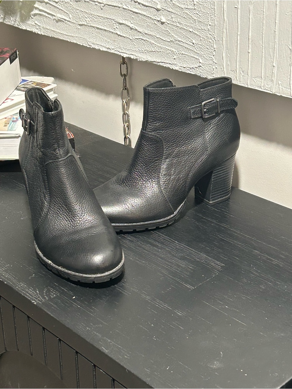 Clarks Collection Verona Gleam Black Pebbled Leather Block Heel Booties Size 8.5